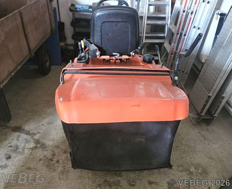 2 Stück Aufsitzmäher Kubota